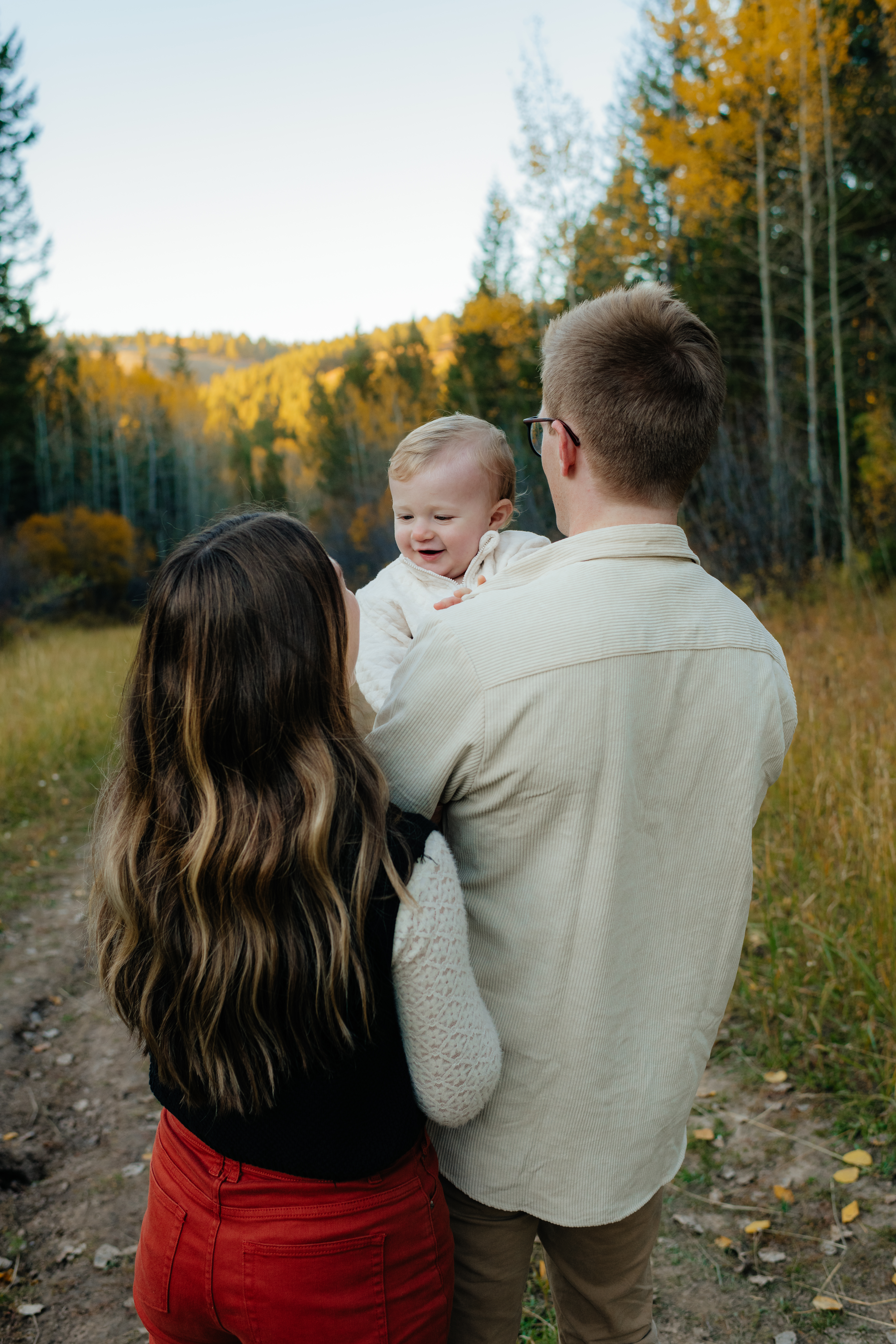 Panoramic Fall Family Photos at Kelly Canyon, Ririe, Idaho by Sarah Mismash Washington Photographer