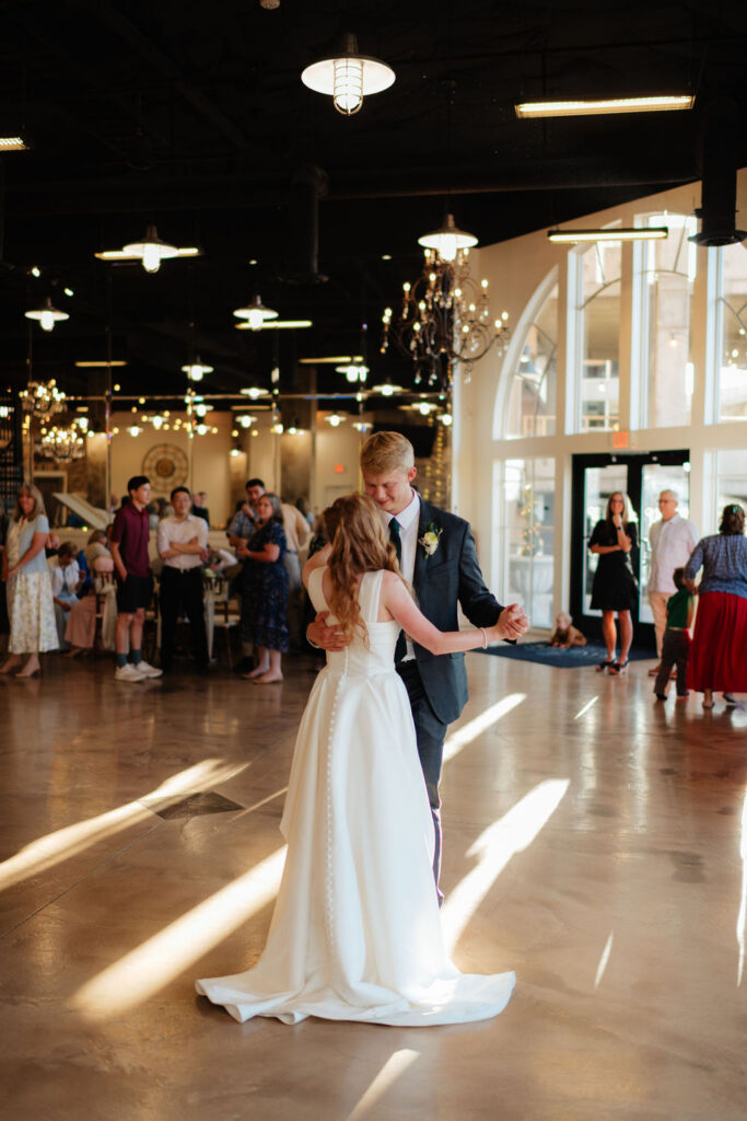 first dance during an august wedding photgraphed at the grand view wedding venue in ogden, utah by utah wedding photographer sarah mismash